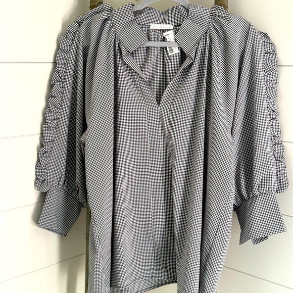 Karlie Tops - Beautiful Karli Black and White Checked Long Ruffled Sleeve SZ large